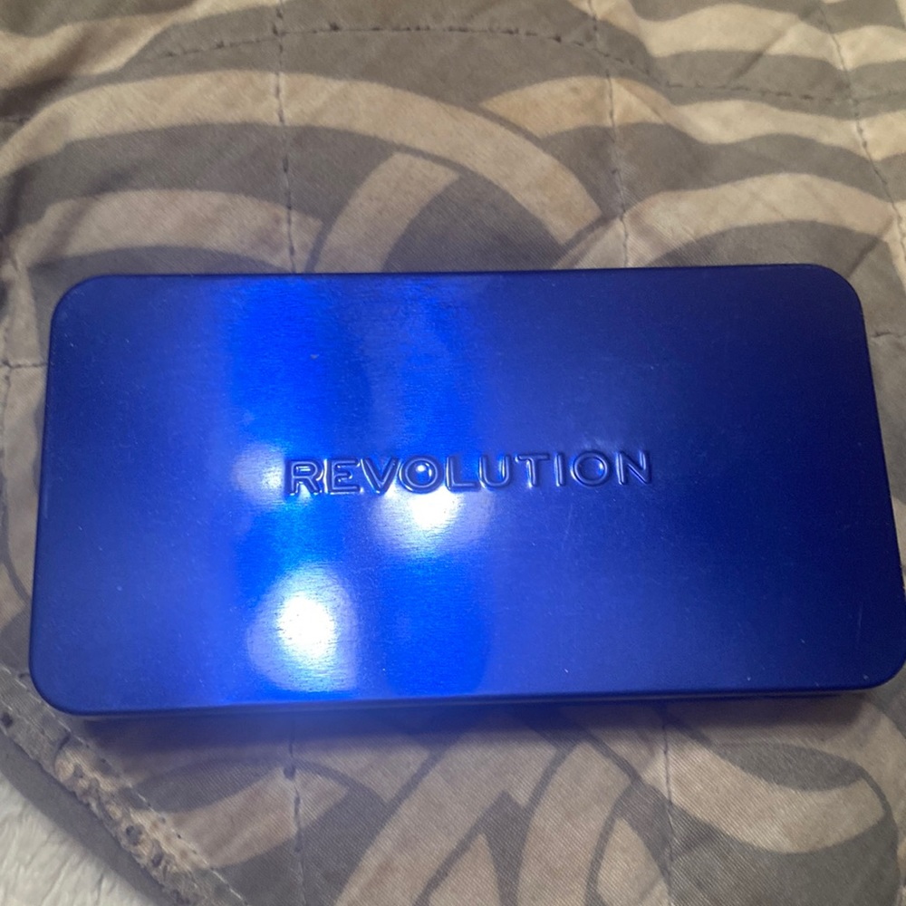 Makeup revolution forever dynamic eyeshadow palette unused